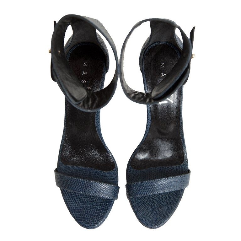 Adriana boa azul  arriba